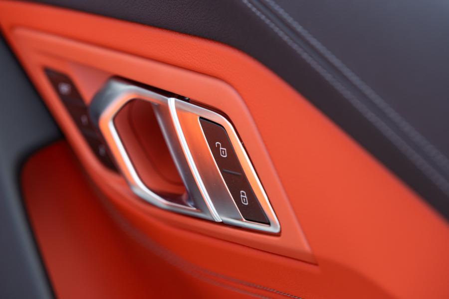 Детали интерьера BMW Z4 M40i (G29) 2019 года  (NA) (фото 2 из 20)